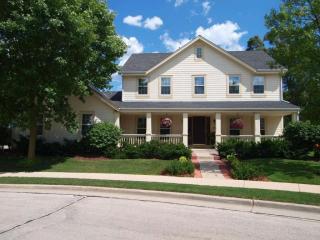 3818 Centennial Cir, Milwaukee WI  53221-5746 exterior