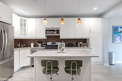 2743 Greenview Ave, Chicago IL 60657-4007 exterior