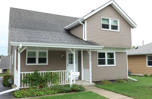 9409 Schlinger Ave, Milwaukee, WI 53214-1238