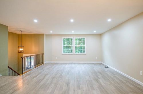 134 Crestwood Dr, Pittsburgh PA  15209-1008 exterior