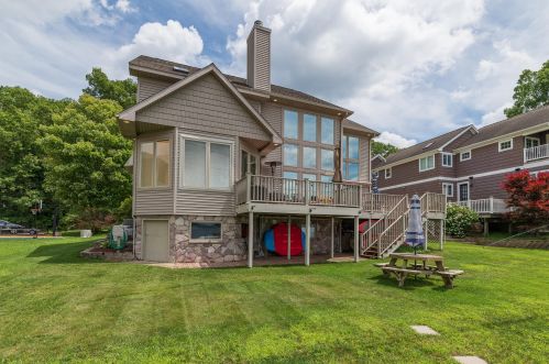 952 Eagle Lk Dr, Kalamazoo MI 49009-8429 exterior