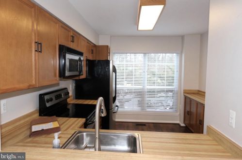 5700 Medallion Ct, Alexandria VA  22303-1050 exterior