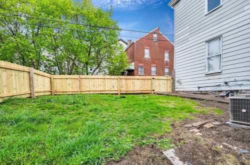 17 Lelia St, Pittsburgh PA 15211-2228 exterior