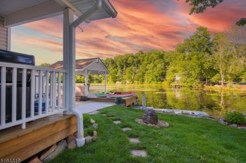 14 Hilltop Rd, Andover NJ  07821-2936 exterior