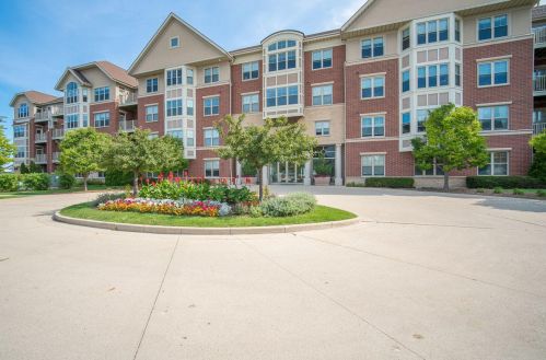 4110 Lake Dr, Milwaukee WI  53235-5953 exterior