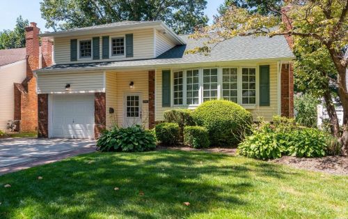 11 Munson Ct, Huntington Station, NY 11747-1632