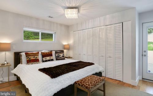 1228 Morningside Ln, Alexandria VA 22308-1042 exterior