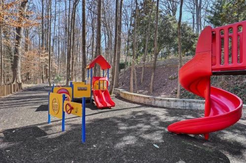 1070 Beech Hvn Rd, Atlanta GA 30324-3802 exterior