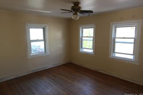 12 Smith St, Derby CT 06418-1216 exterior