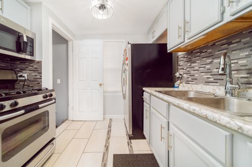 9157 Burnside Ave, Chicago IL  60619-7359 exterior