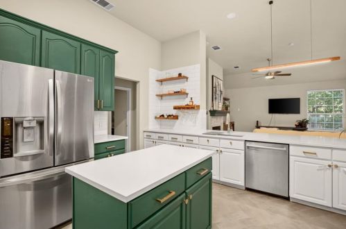 8119 Frst Hts Ln, Austin TX 78749-3506 exterior