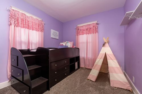 906 Caton Ave, Joliet IL 60435-5807 exterior