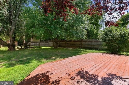 13763 Travilah Rd, Rockville MD 20850-3532 exterior