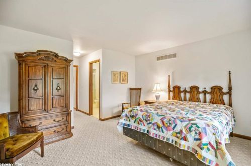 45985 Mdw Cir, Macomb Township MI 48044-3936 exterior