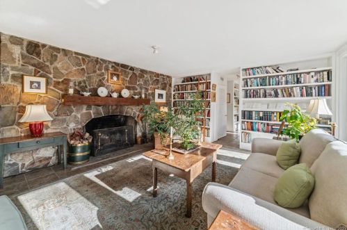 76 Davenport Rd, Roxbury CT 06783-1000 exterior