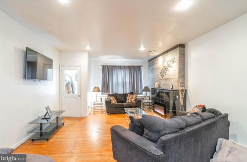 1323 Mckean St, Philadelphia, PA 19148-2219