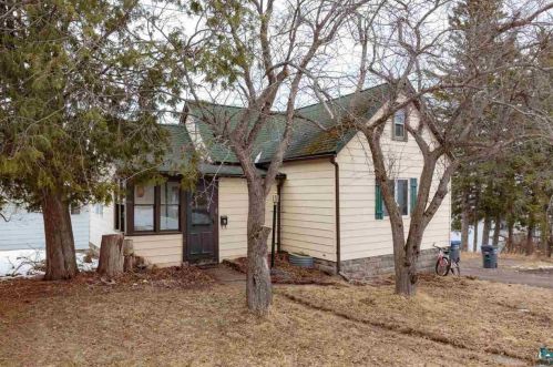 118 10th St, Duluth, MN 55806-1229