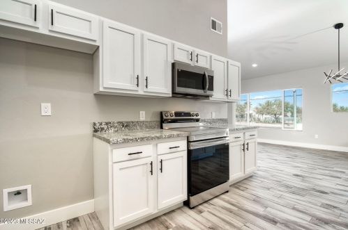 892 Glenn St, Tucson AZ  85705-4120 exterior