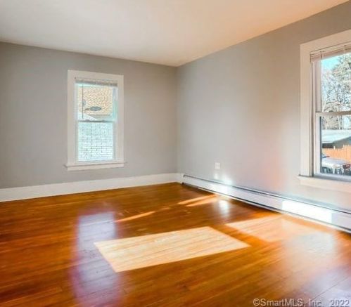 271 Gln St, New Britain CT 06051-2572 exterior