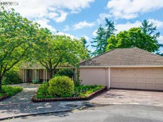 2730 77th Pl, Portland, OR 97213-5956