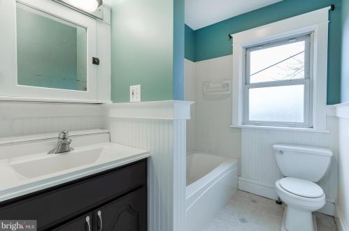 935 Maple Ave, Lancaster PA 17602-2317 exterior