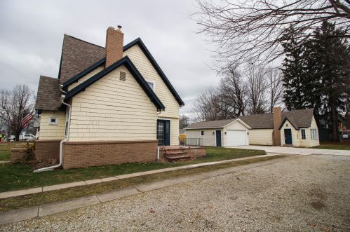 815 Main St, Three Rivers, MI 49093-2332