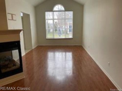 22105 Alexa Dr, Walled Lake MI  48390-5842 exterior