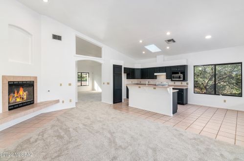 15595 Lago Del Oro Pkwy, Tucson AZ 85739-9568 exterior