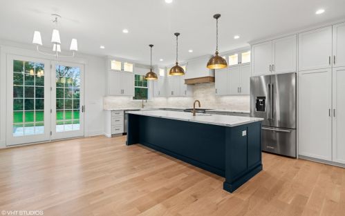 245 Highland Ave, Elmhurst IL  60126-2554 exterior