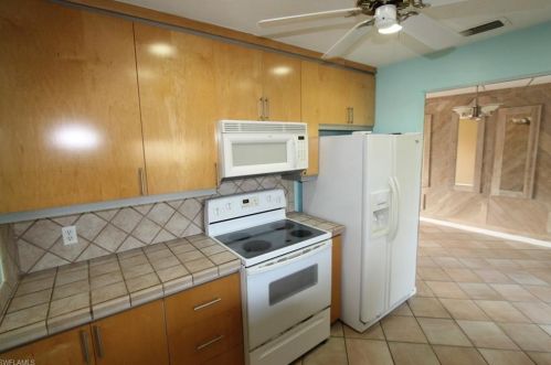 133 Mentor Dr, Naples FL 34110-1327 exterior