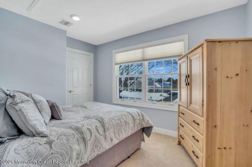 26 Brasch Blvd, Middletown NJ 07748-3161 exterior