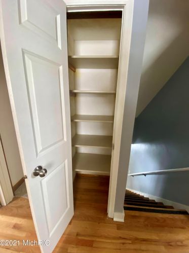 5454 Londonderry Dr, Grand Rapids MI 49508-6325 exterior