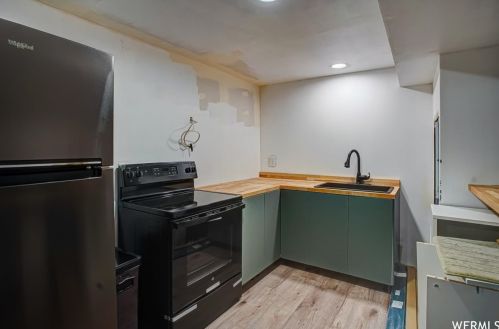 11104 Londonderry Dr, Sandy UT 84070 exterior