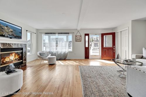 19 New Jersey Ave, Lavallette NJ 08735-2528 exterior