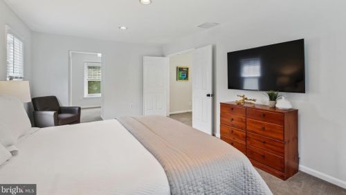 1006 Farm Haven Dr, Rockville MD 20852-4244 exterior