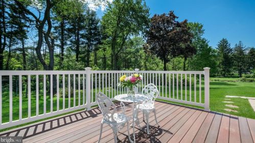 3653 Warfield Dr, Huntingdon Valley PA 19006-3423 exterior