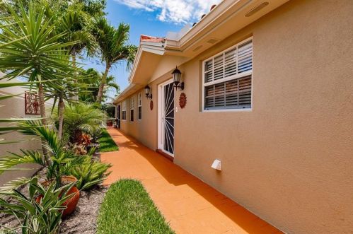 4091 Los Altos Ct, Naples FL 34109-1309 exterior