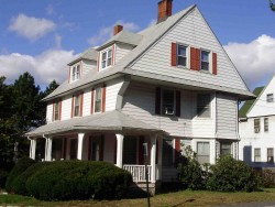 18 Putnam St, Newton, MA 02465-2416