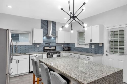 1850 Middle St, Pittsburgh PA 15227-3846 exterior