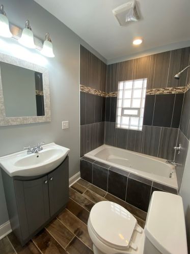 10334 Oglesby Ave, Chicago IL  60617-5631 exterior