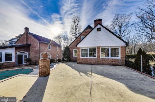 1101 Morningside Ln, Alexandria VA 22308-1042 exterior