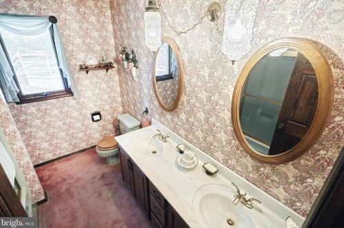 799 Laurel Wood Ln, Hanover PA 17331-6868 exterior