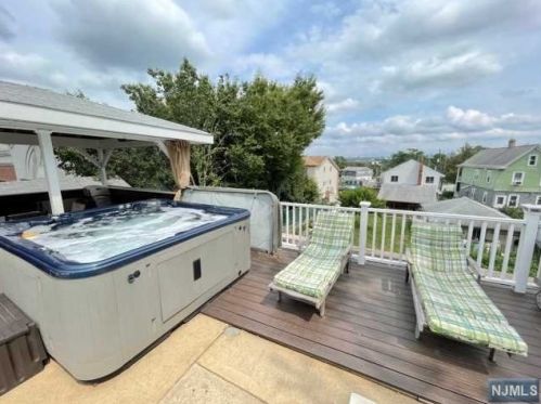 58 Hackensack St, East Rutherford NJ 07073-1415 exterior