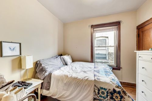 3315 Oakley Ave, Chicago IL 60618-6207 exterior