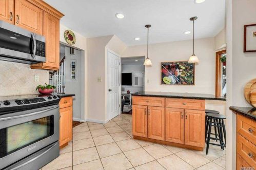 110 Rogues Path, Huntington Station NY 11746-2741 exterior