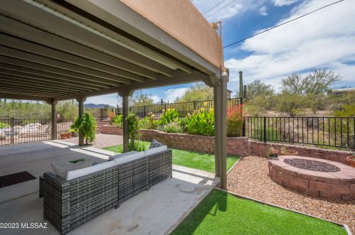 7015 Camino De Los Caballos, Tucson AZ 85743-9689 exterior