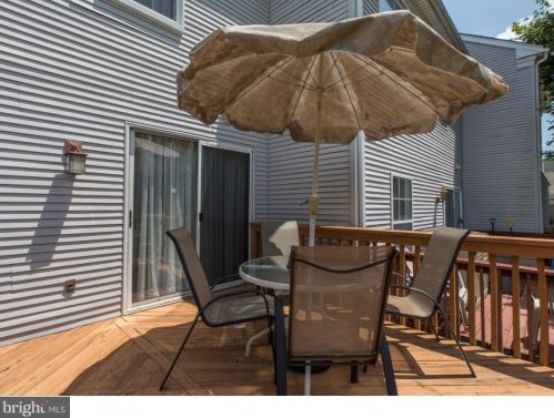 73 Victoria Dr, Chester PA 19014-1549 exterior