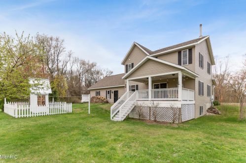 1758 Starr View Ln, Middlevle MI 49333-8061 exterior