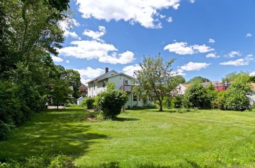 28 Harriet St, Norwalk CT 06851-3625 exterior