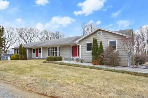 26 Falcon Dr, Seymour CT 06483-2355 exterior